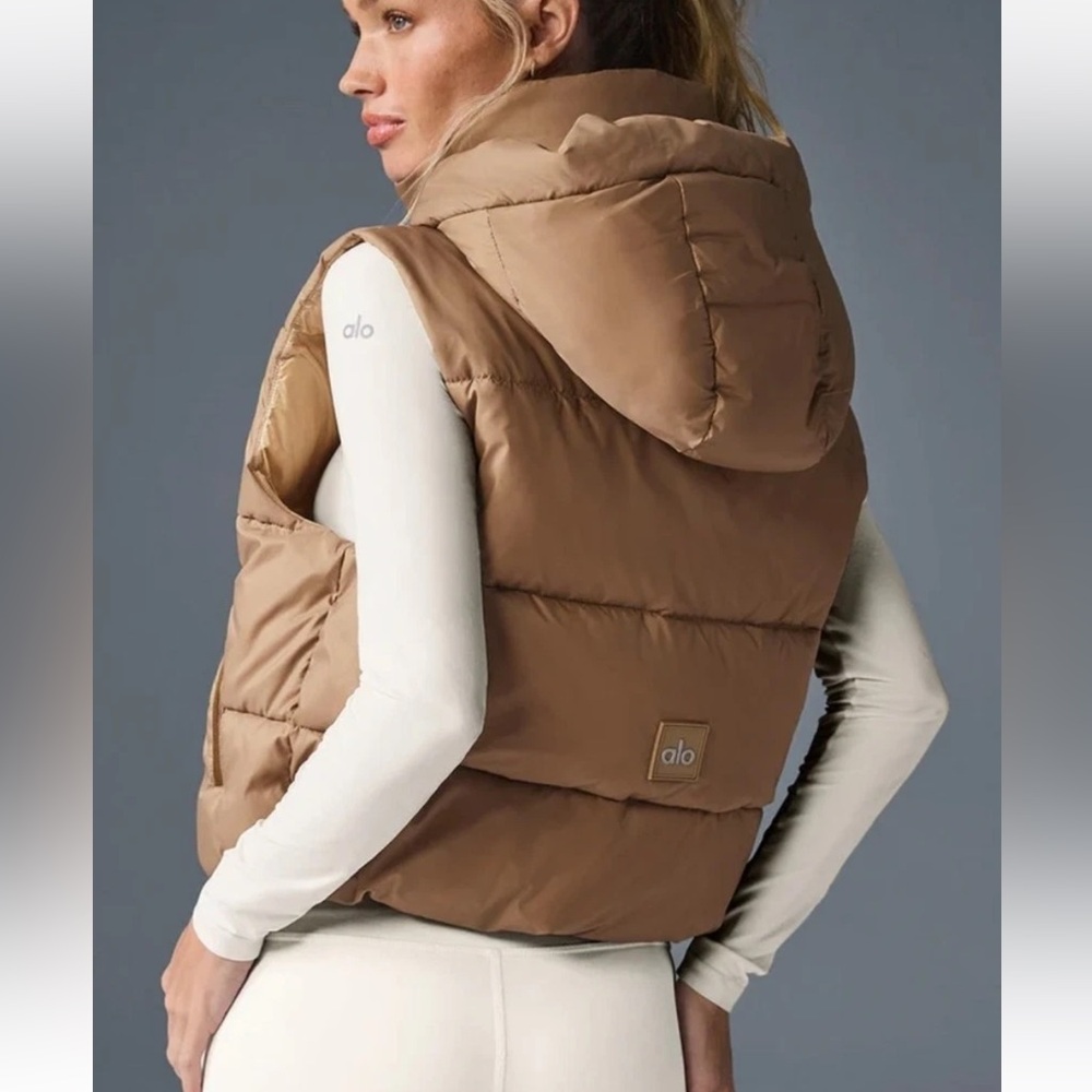 ALO YOGA Gold Rush Puffer Vest Tan XXS Toasted Almond HOODED Like New Sold Out